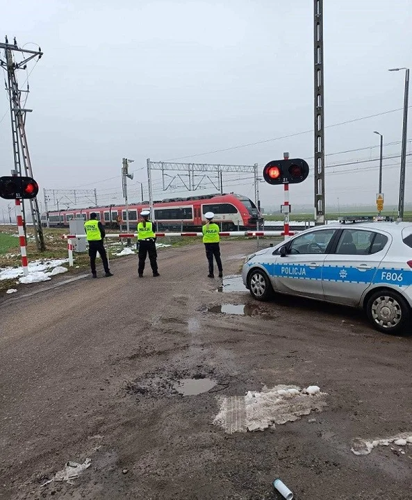 Akcja kutnowskiej drogówki na przejazdach kolejowych