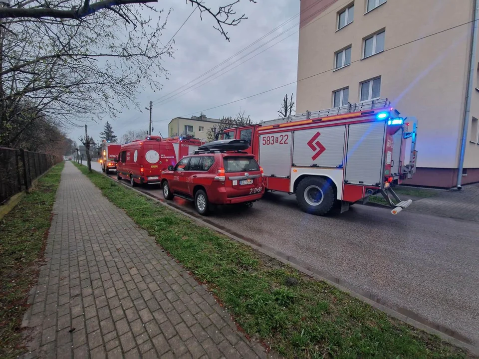 Potężny wybuch w bloku. Ewakuowano 35 osób [ZOBACZ ZDJĘCIA] - Zdjęcie główne