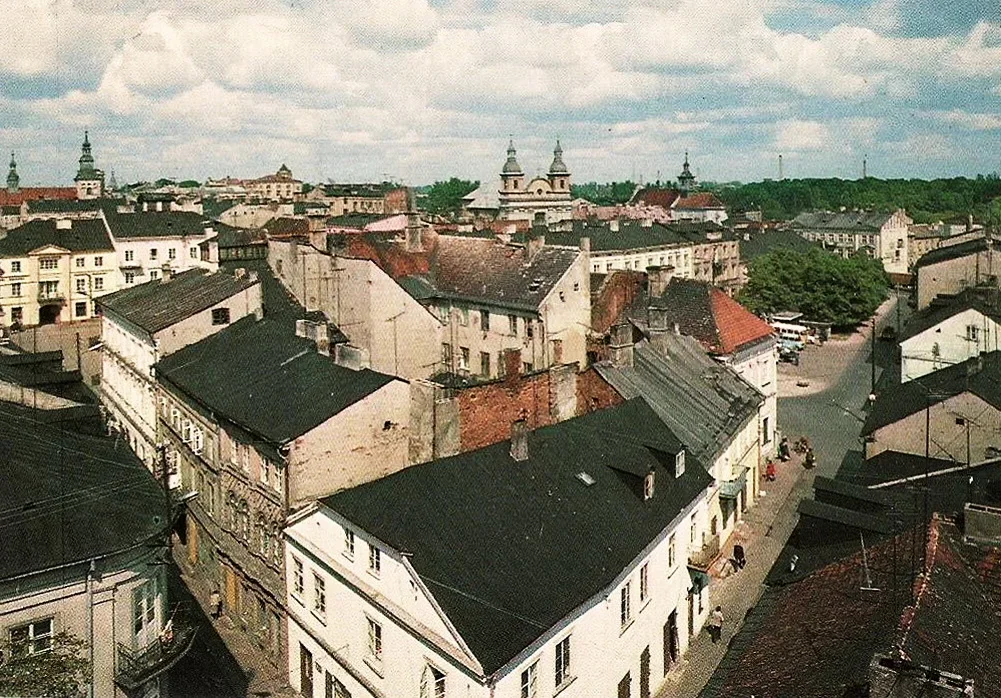 Ulica Farna na Starym Mieście w Piotrkowie Trybunalskim. Ma zaledwie 60 metrów i same zabytki [ZDJĘCIA] - Zdjęcie główne