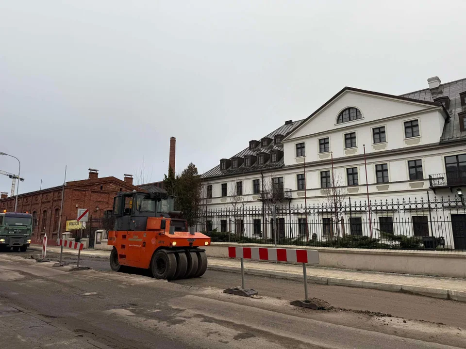 Utrudnienia w Łodzi. Wciąż trwa remont Tymienieckiego i Sienkiewicza