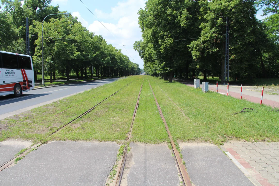 Nieczynne przystanki tramwajowe przy Konstantynowskiej