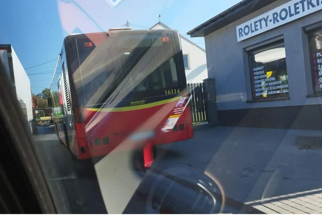 Zgierskie autobusy nie przejeżdżają lub stoją popsute na przystankach.