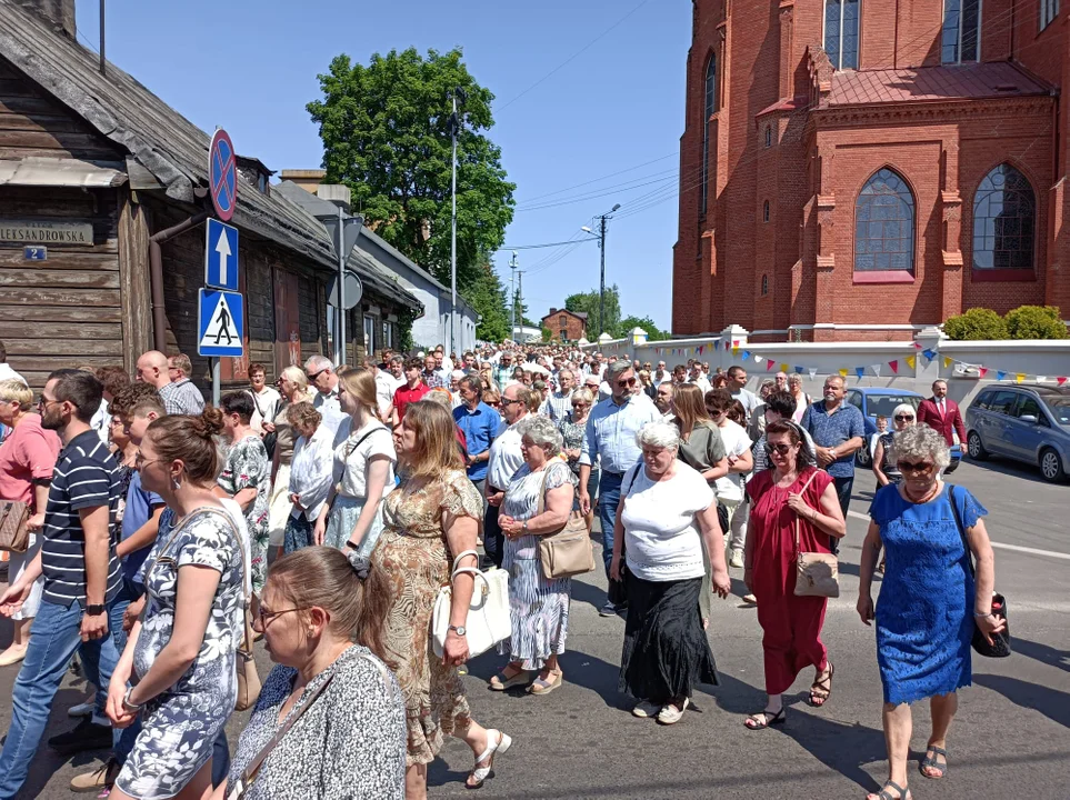 Ulicami Zgierza przeszły procesje Bożego Ciała.