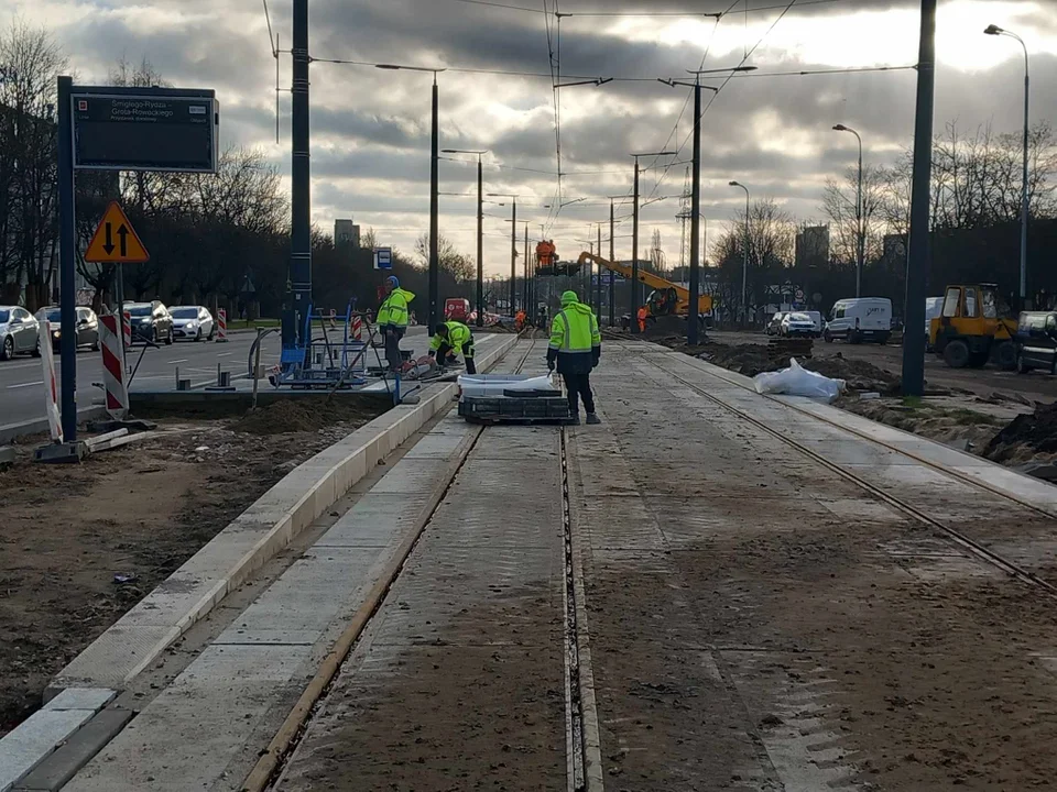 Prace na torowisku tramwajowym przy al. Śmigłego-Rydza