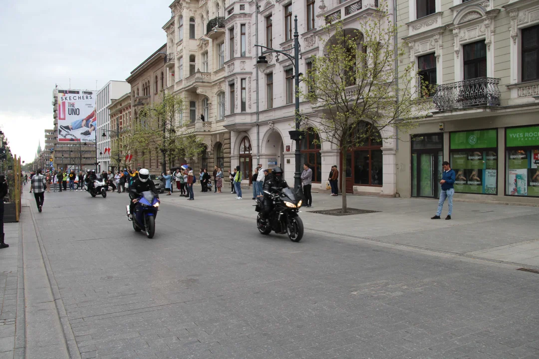 Wielka parada motocyklowa na ulicy Piotrkowskiej w Łodzi