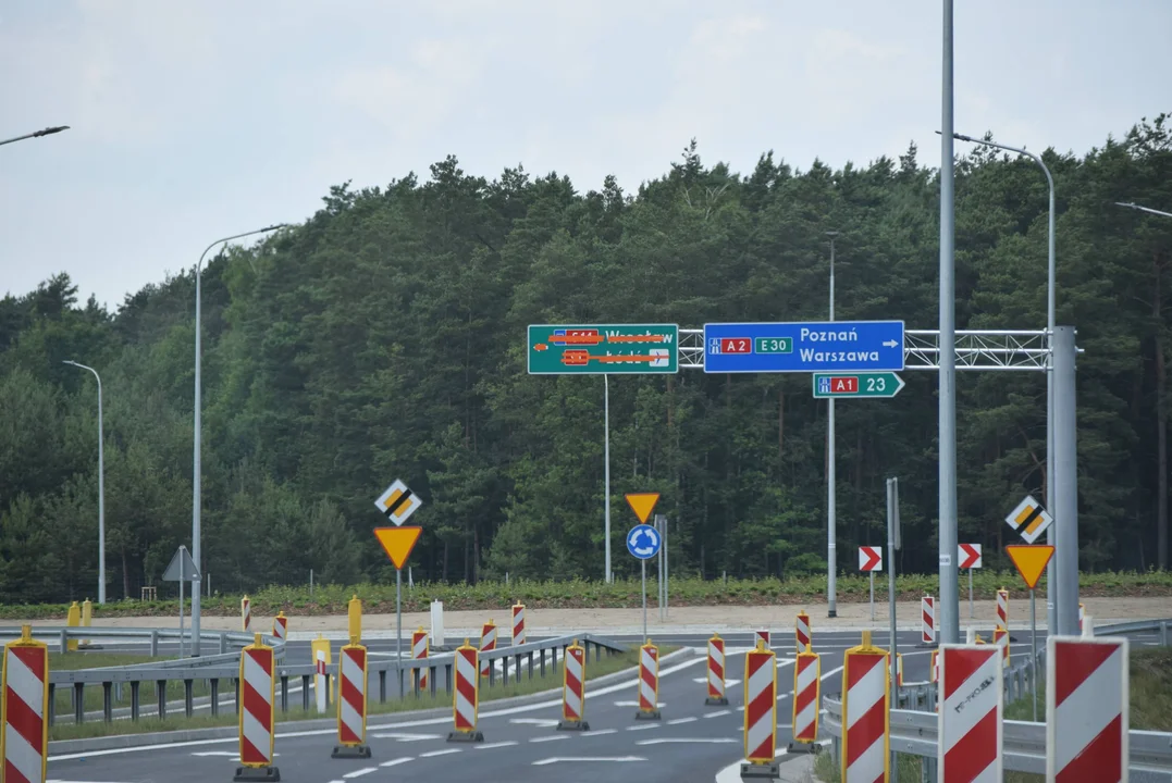 Przejechaliśmy nieczynnym jeszcze odcinkiem drogi ekspresowej S14. Zobaczcie, jak będzie wyglądała nowa trasa [zdjęcia, wideo] - Zdjęcie główne