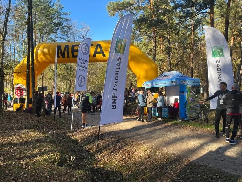 VIII edycja Spaceru i Biegu do Niepodległości w Grotnikach. Piękna pogoda zachęcała do aktywnego spędzania czasu!