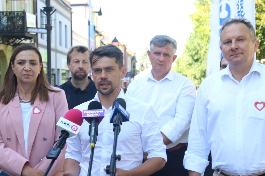 Michał Kołodziejczak w centrum Kutna. "Polityka musi być oparta na strategii i bezpieczeństwie" [ZDJĘCIA] - Zdjęcie główne