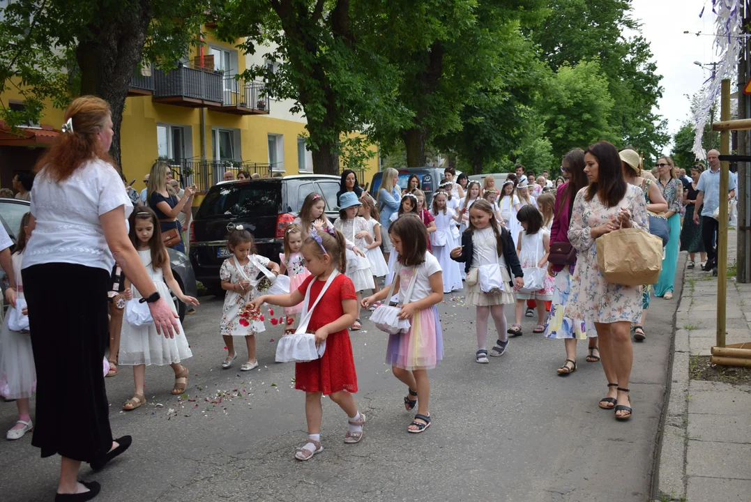 procesja Bożego Ciała w parafii Matki Bożej Dobrej Rady w Zgierzu