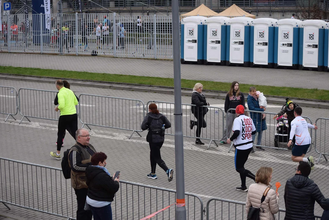 DOZ Maraton ulicami miasta. Zobacz zdjęcia z biegu głównego