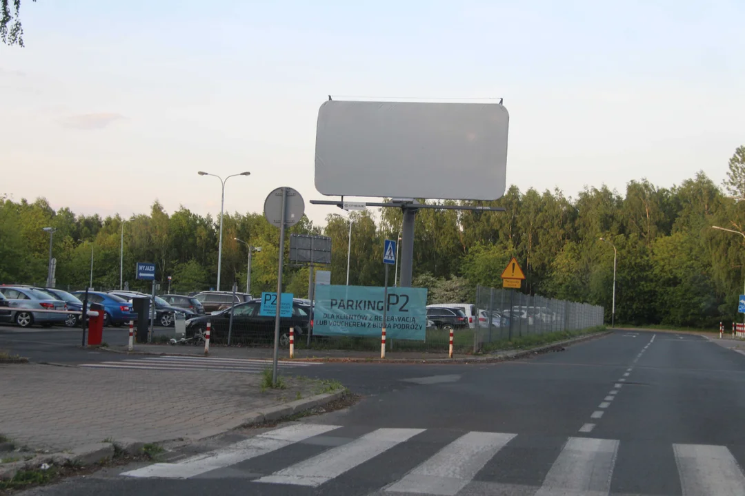 Parkingi przy łódzkim lotnisku