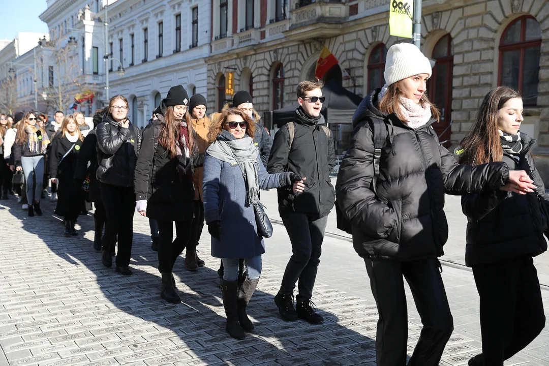 Polonez dla Łodzi. Maturzyści zatańczyli na Piotrkowskiej