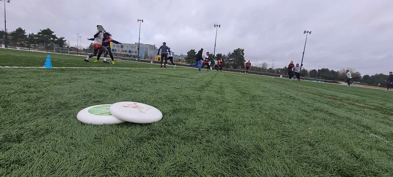 Reprezentacja Polski w ultimate frisbee trenowała na boisku UAM Poznań na Morasku