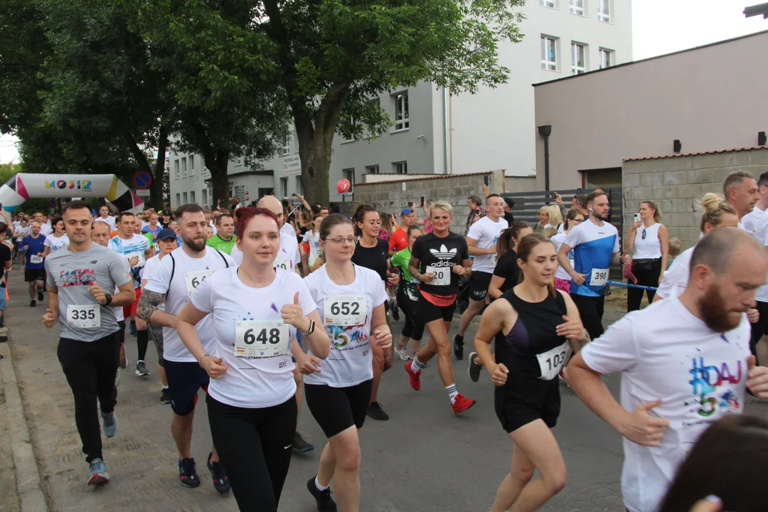 Piknik rodzinny fundacji „Daj piątaka na dzieciaka” na Bałutach