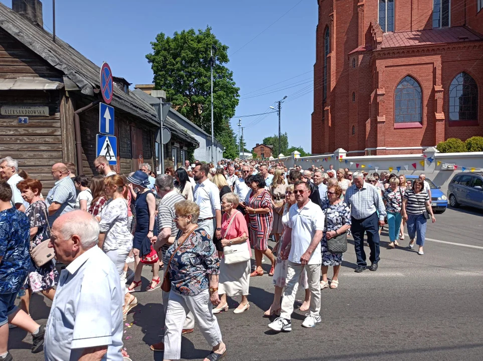 Ulicami Zgierza przeszły procesje Bożego Ciała.