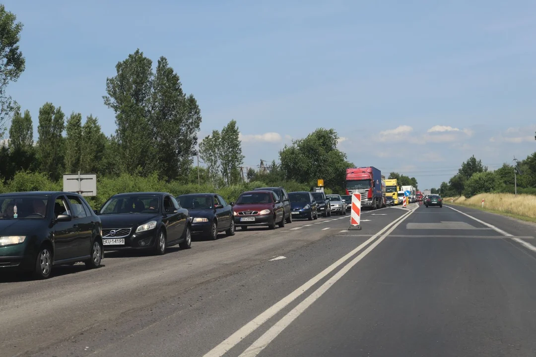 Kierowcy nie mają lekko. Remont DK 92. Sprawdzamy, jak wygląda powrót ze strefy ekonomicznej [ZDJĘCIA] - Zdjęcie główne