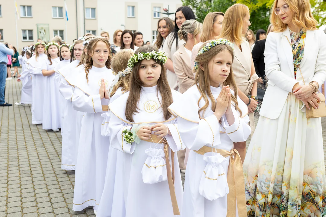 Pierwsza komunia święta w parafii św. Józefa Rzemieślnika w Płocku [ZDJĘCIA] - Zdjęcie główne