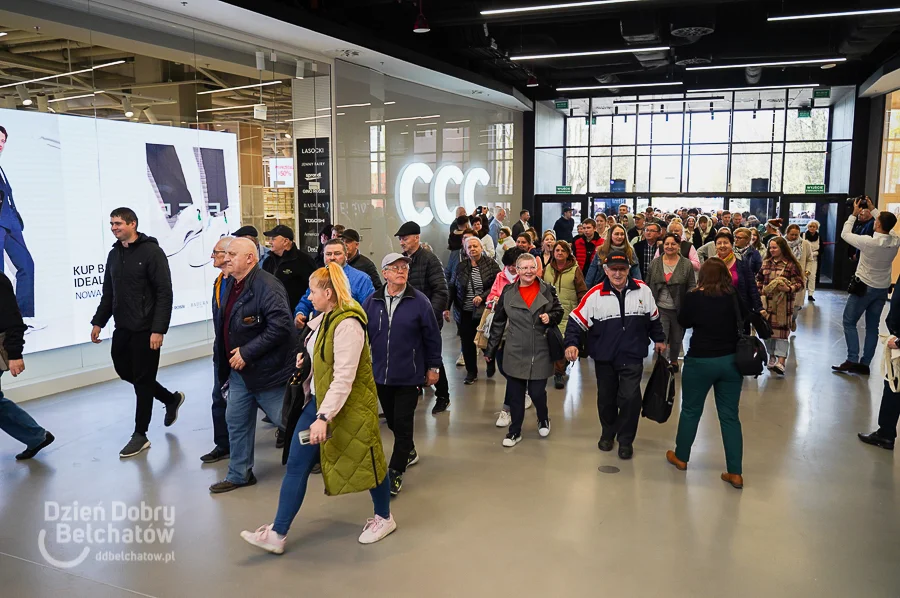 Nowa galeria przyciągnęła tłumy. Policzono ile osób odwiedziło centrum - Zdjęcie główne