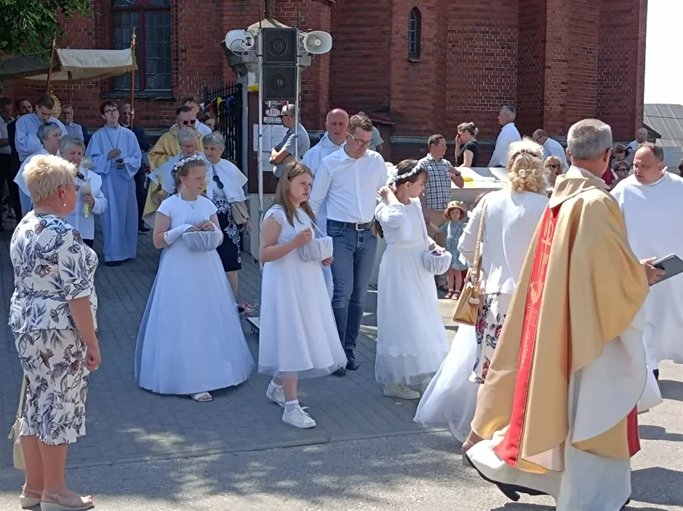 Ulicami Zgierza przeszły procesje Bożego Ciała.