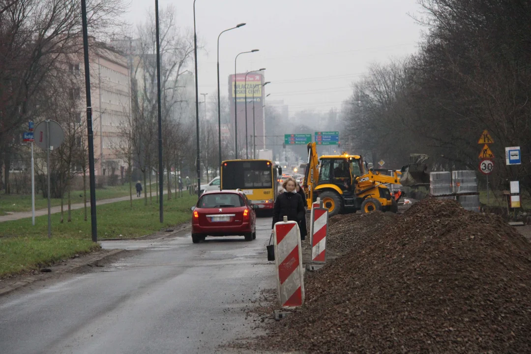 Utrudnienia dla pieszych i podróżnych MPK Łódź na Lutomierskiej