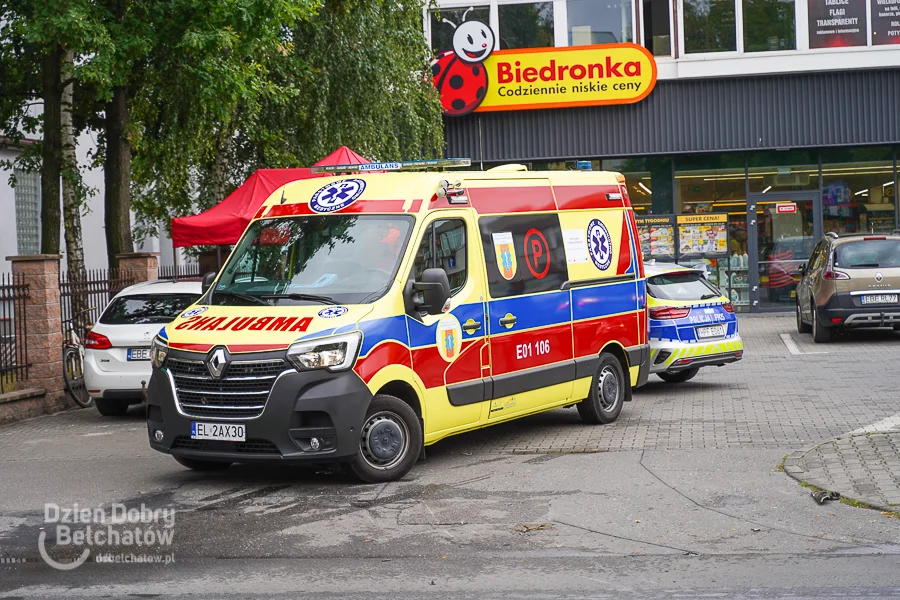 Wypadek na Czyżewskiego w Bełchatowie. Policja i karetka na miejscu [FOTO] - Zdjęcie główne