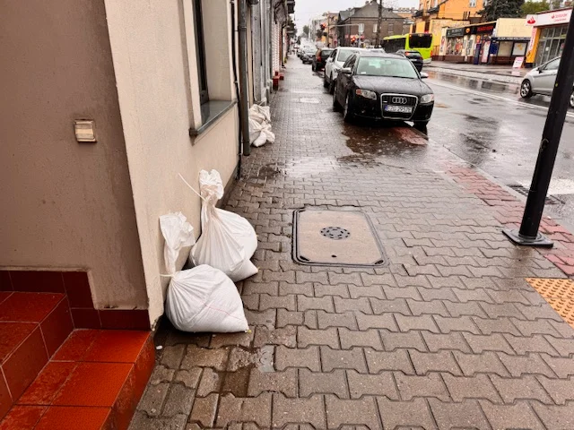 Worki z piaskiem na ul. Długiej