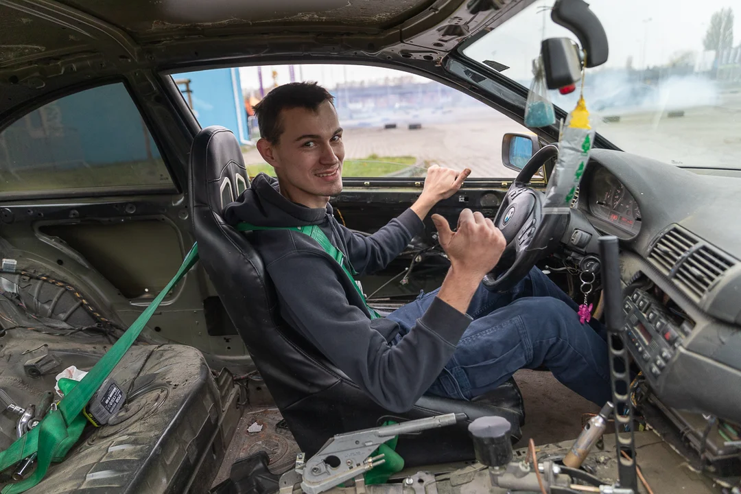 Pokazy drifterów, sportowych aut, rodzinne atrakcje i wiele więcej w Moto Arenie