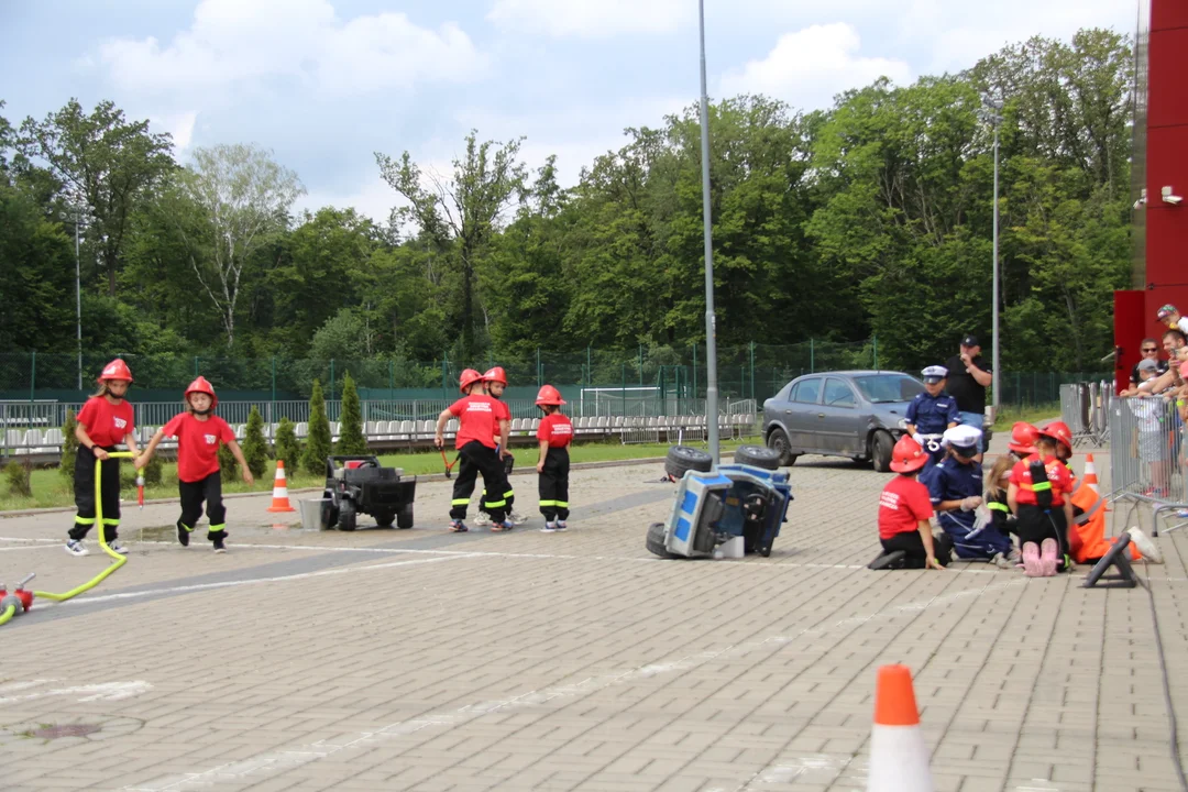 Piknik rodzinny "Bezpieczne Wakacje z Mundurem" pod Atlas Areną