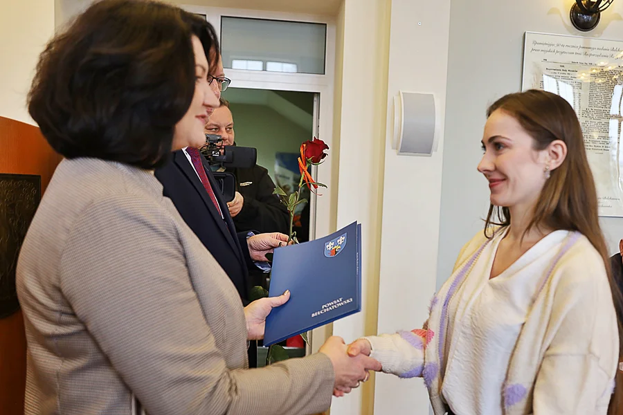 Starostwo nagrodziło studentów stypendiami. Kto został wyróżniony? [FOTO] - Zdjęcie główne