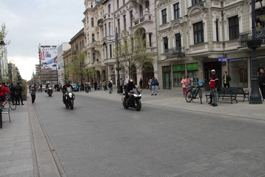 Wielka parada motocyklowa na ulicy Piotrkowskiej w Łodzi