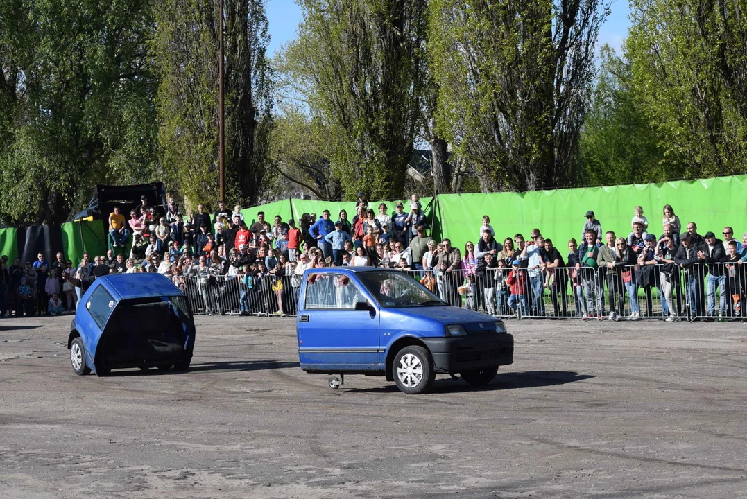 Giganty na czterech kołach zrobiły duże show! Widowiskowy pokaz monster trucków