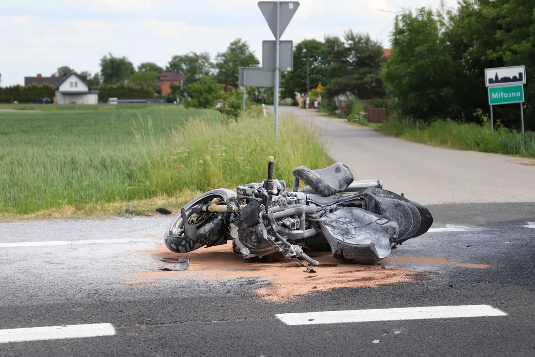 Wypadek z udziałem motocyklisty. Zablokowana trasa Łęczyca-Krośniewice [ZDJĘCIA] - Zdjęcie główne