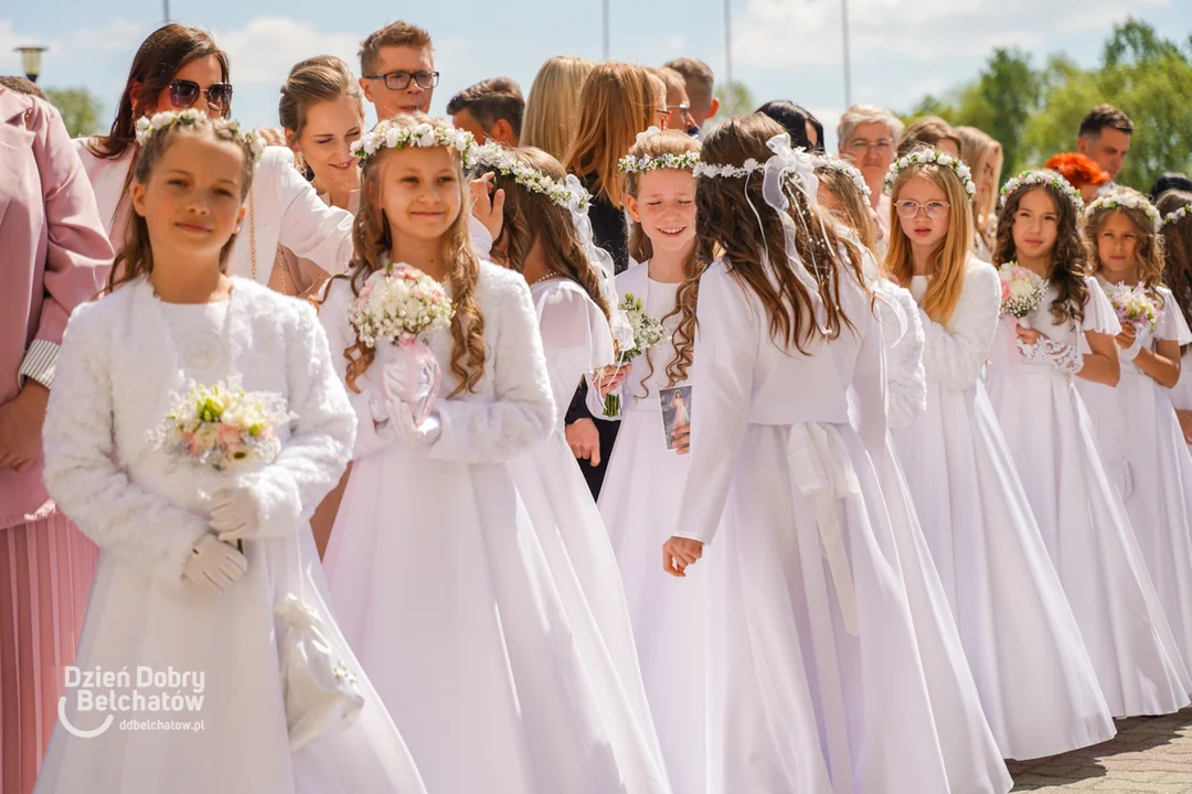 Pierwsza Komunia Święta w Bełchatowie. Uroczystość w kościele na os. Dolnośląskim