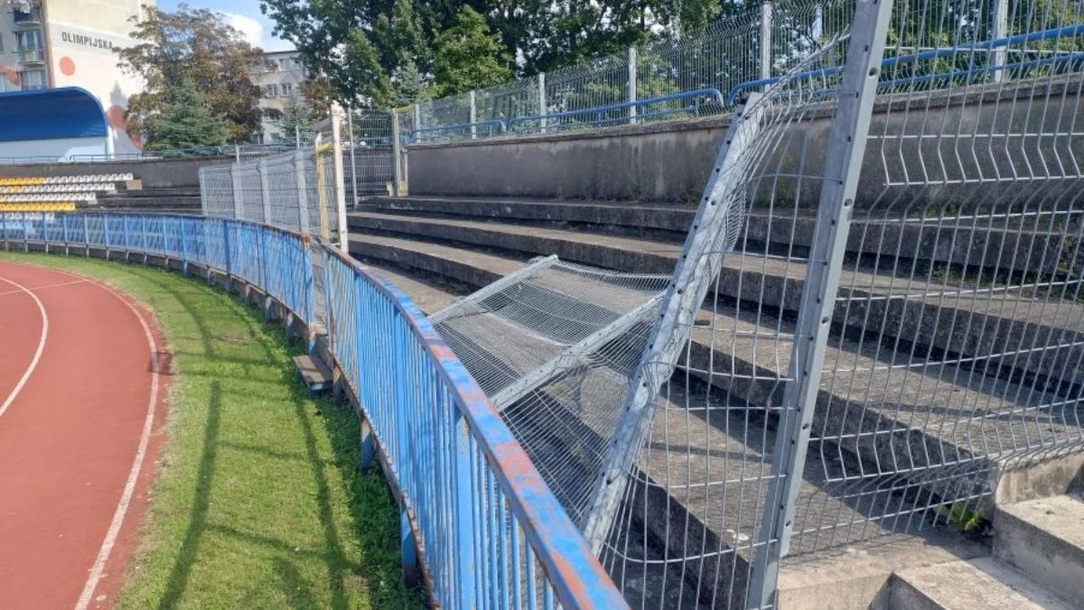 Znieszczenia na stadionie w Kutnie po meczu KS-GKS Bełchatów