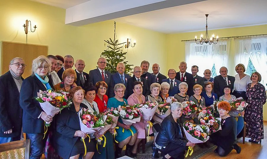 Wielkie święto w Zelowie. Mieszkańcy otrzymali medale przyznane przez Prezydenta RP - Zdjęcie główne