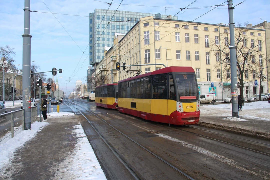 Przystanek Piotrkowska - plac Niepodległości w Łodzi i pętla autobusowa