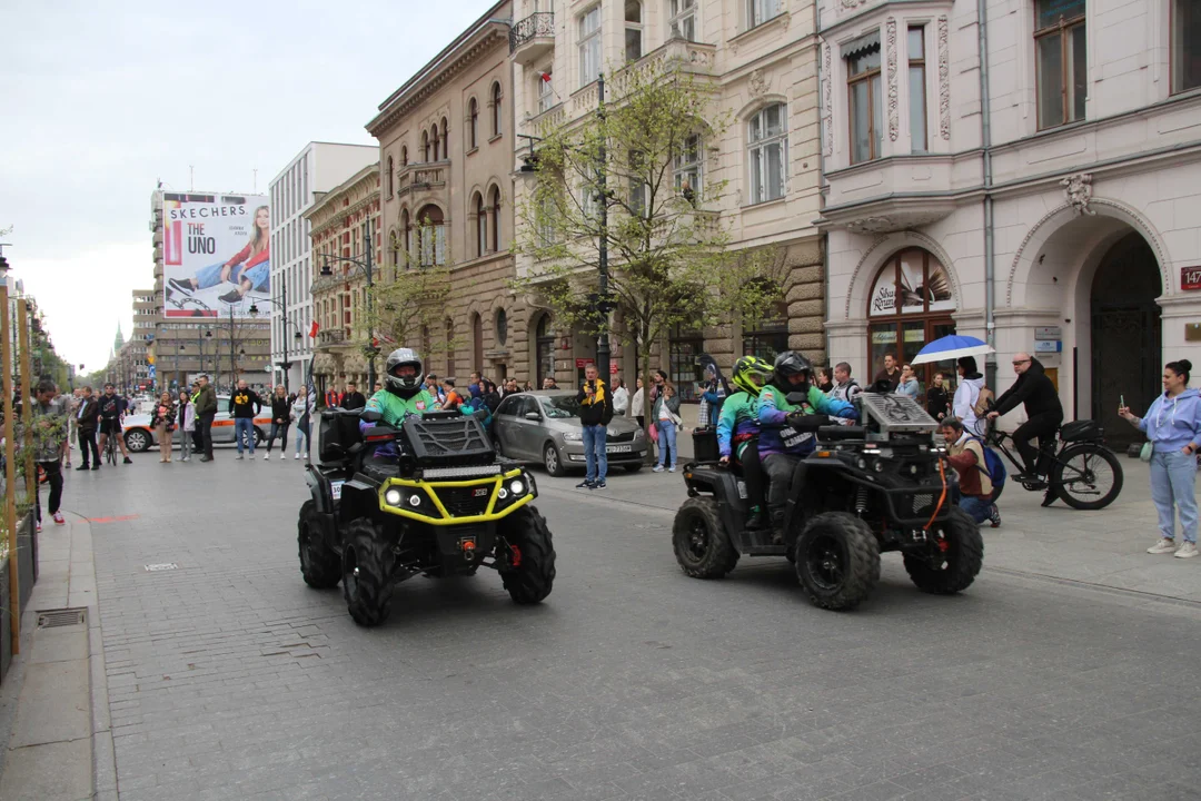 Wielka parada motocyklowa na ulicy Piotrkowskiej w Łodzi