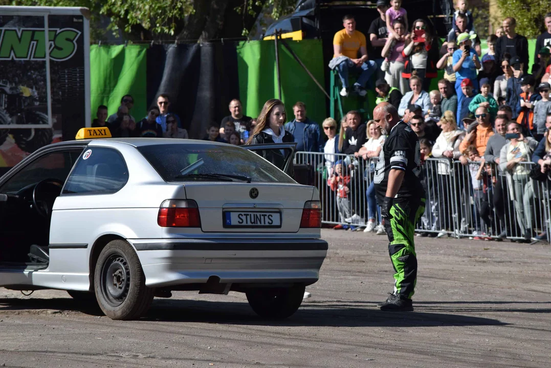 Giganty na czterech kołach zrobiły duże show! Widowiskowy pokaz monster trucków