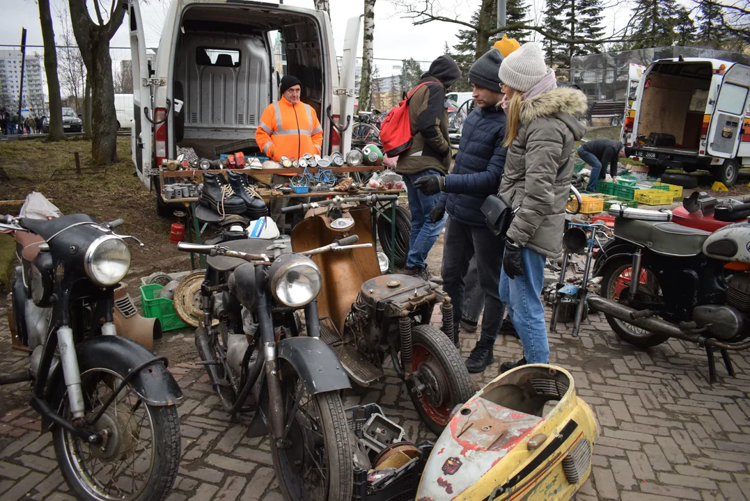 Tłumy odwiedzających na Moto Weteran Bazar przy Hali Expo w Łodzi [ZDJĘCIA] - Zdjęcie główne