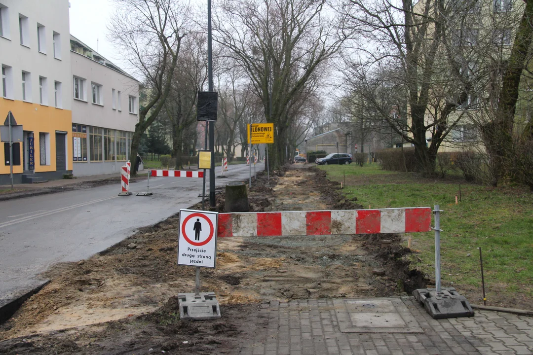 Utrudnienia dla pieszych i podróżnych MPK Łódź na Lutomierskiej