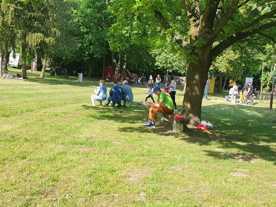 Piknik Strażacki w Dzierżąznej pod Zgierzem. Piękna pogoda i mnóstwo atrakcji, muzyki i dobrego jedzenia [zdjęcia]