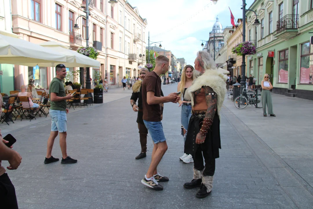 Na ulicy Piotrkowskiej w Łodzi pojawili się wikingowie