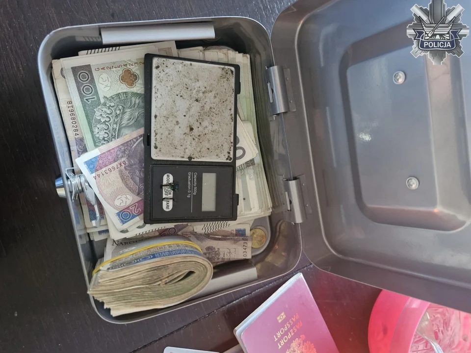 Narkotyki na balkonie