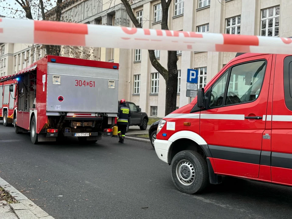 Akcja służb w łódzkim Sądzie Okręgowym! Co się dzieje? [ZDJĘCIA] - Zdjęcie główne