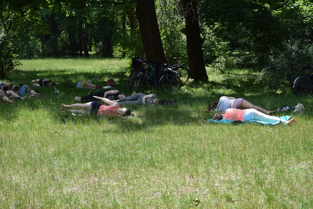 Joga w Parku Poniatowskiego