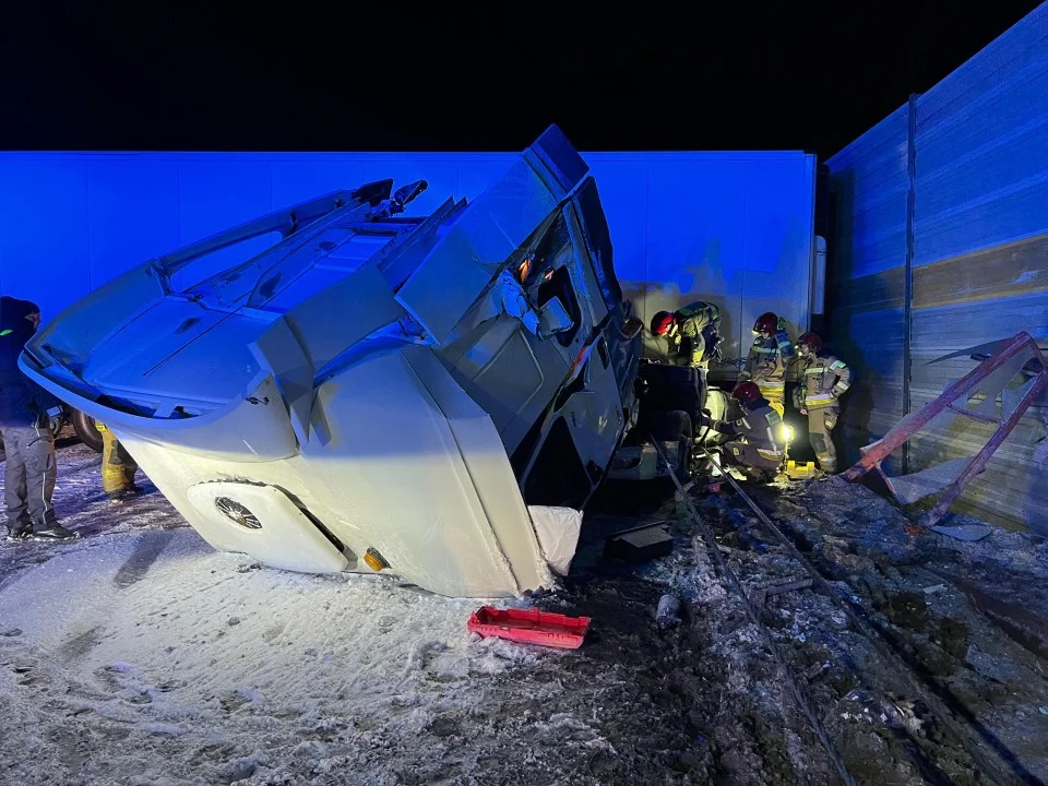 Wypadek na autostradzie A1. Ciężarówka zablokowała trasę w kierunku Łodzi - Zdjęcie główne