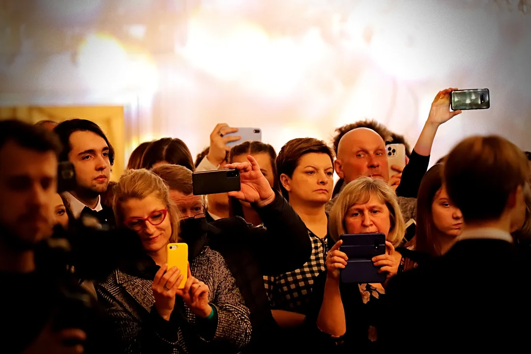 Studniówkowa gorączka piątkowej nocy - tak łódzka młodzież rozpoczęła odliczanie do wielkiego egzaminu