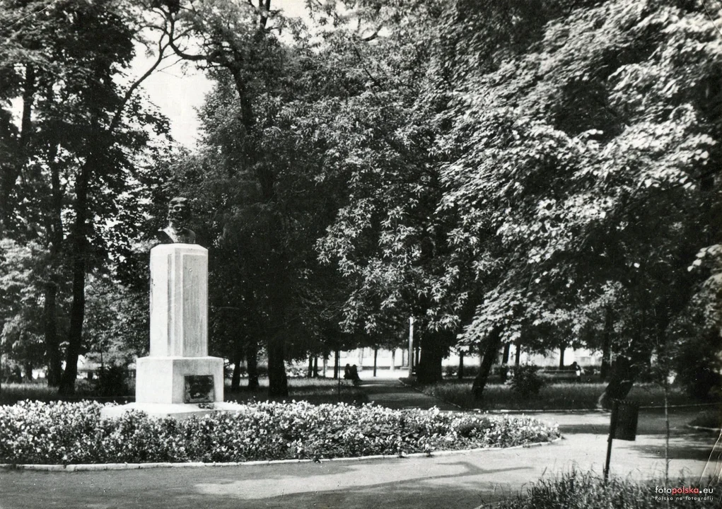 Ratusz, stara synagoga, plac Kościuszki… Zobacz archiwalne zdjęcia Aleksandrowa Łódzkiego [galeria] - Zdjęcie główne