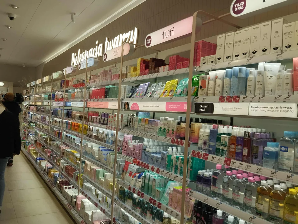 Rossmann nr 2000 otwarty w Łodzi. Przypomina luksusową łazienkę