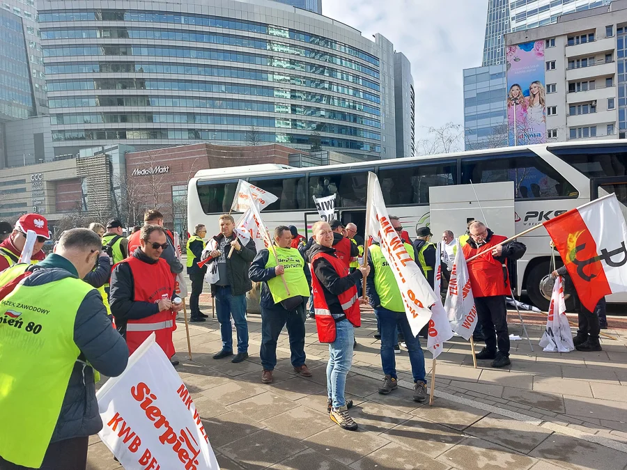 Górnicy z PGE wspierają rolników na proteście w Warszawie. Mają też swój postulat [FOTO] - Zdjęcie główne